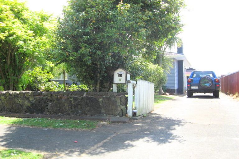 Photo of property in 11 Kamaka Road, Mangere Bridge, Auckland, 2022