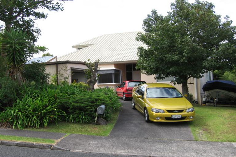 Photo of property in 4 Asbury Crescent, Campbells Bay, Auckland, 0630