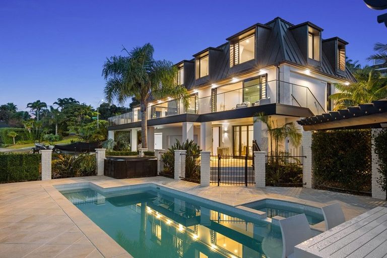 Photo of property in 16 Island View Terrace, Cockle Bay, Auckland, 2014