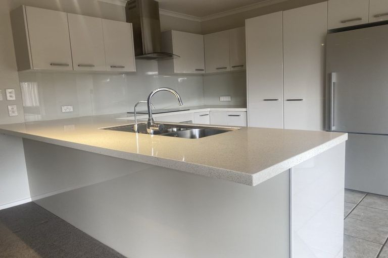 Photo of property in 30 Bushlands Park Drive, Albany, Auckland, 0632