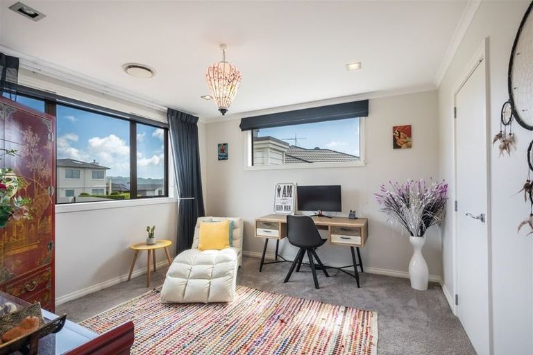 Photo of property in 12 Aoraki Rise, Aotea, Porirua, 5024