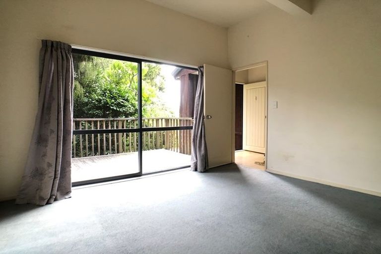 Photo of property in 12 Springwater Vale, Unsworth Heights, Auckland, 0632