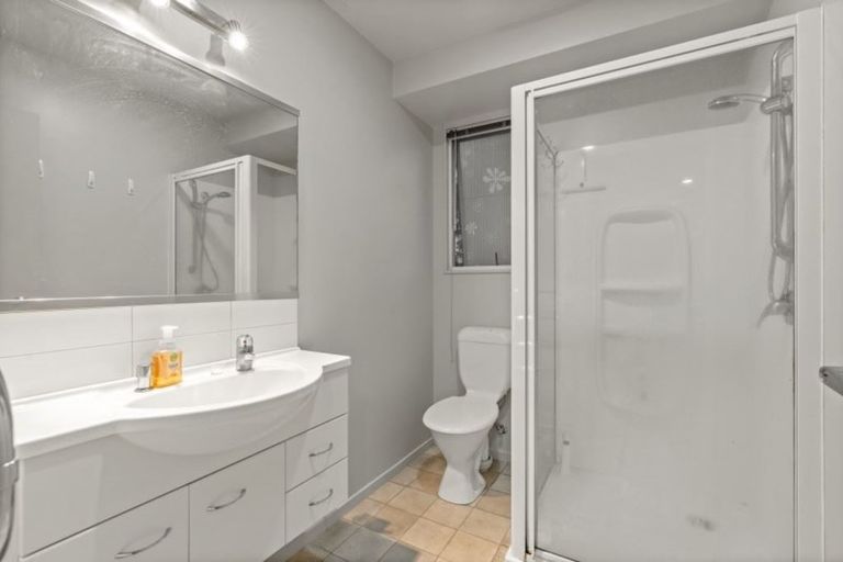 Photo of property in 2/10 Foley Place, Torbay, Auckland, 0632