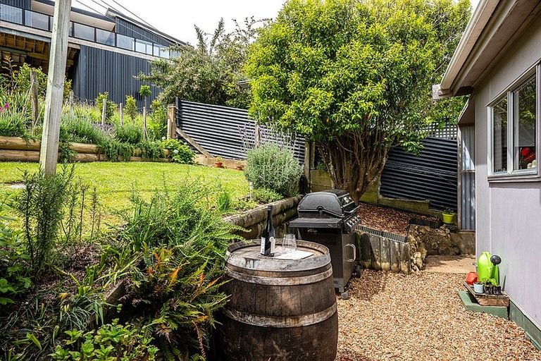 Photo of property in 19 Tetley Road, Surfdale, Waiheke Island, 1081