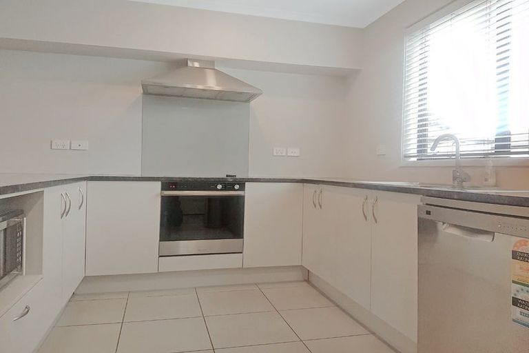 Photo of property in 10 Akeake Lane, Manurewa, Auckland, 2102