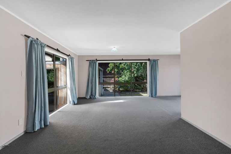 Photo of property in 87 Heta Road, Highlands Park, New Plymouth, 4312