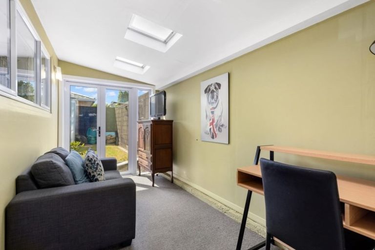 Photo of property in 1 Hawthorn Crescent, Stokes Valley, Lower Hutt, 5019