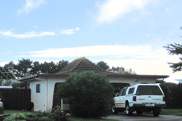 Photo of property in 11 Tudor Court, Paraparaumu Beach, Paraparaumu, 5032