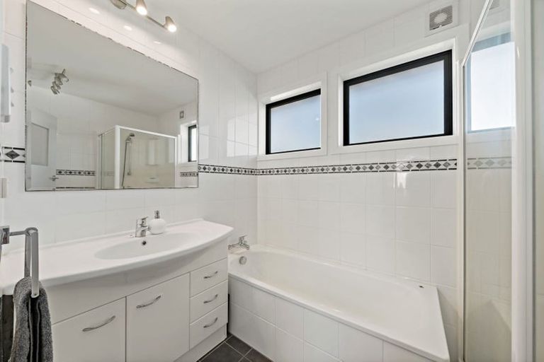 Photo of property in 78a Wharf Road, Te Atatu Peninsula, Auckland, 0610