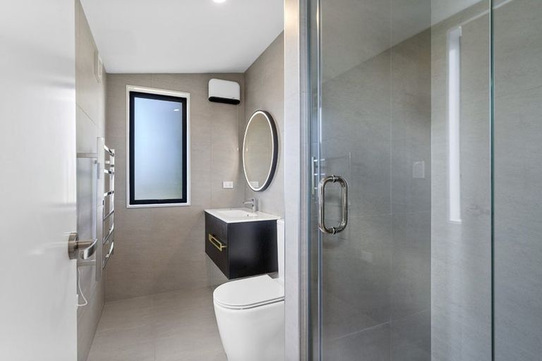 Photo of property in 5/64 Pupuke Road, Hillcrest, Auckland, 0627