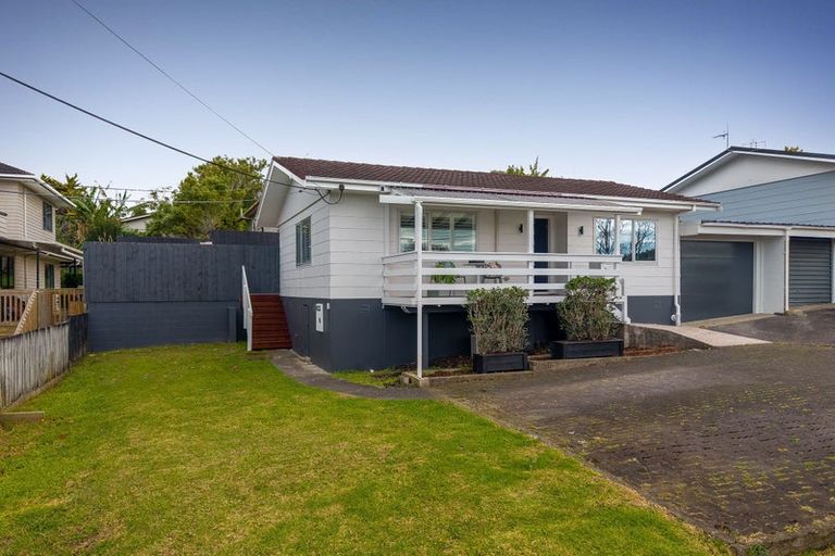 Photo of property in 2/321 Triangle Road, Massey, Auckland, 0614
