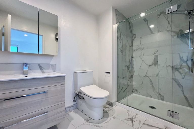 Photo of property in 2/59 Neil Avenue, Te Atatu Peninsula, Auckland, 0610