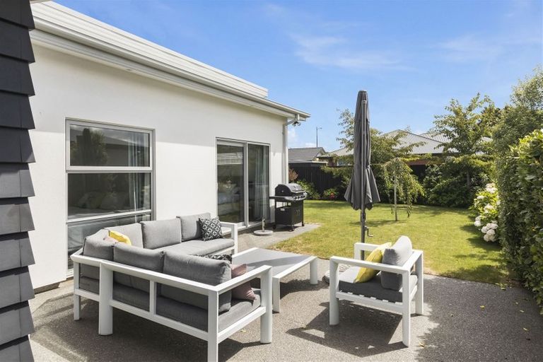 Photo of property in 8 Whitau Place, Marshland, Christchurch, 8083