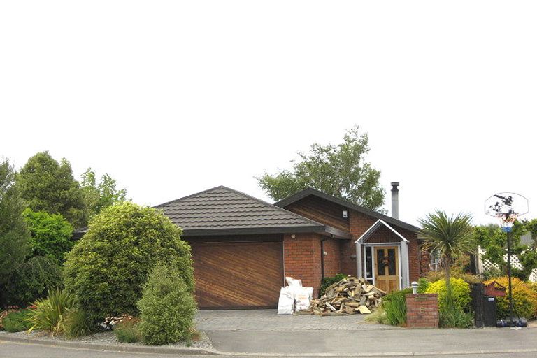 Photo of property in 6 Cobblewood Court, Parklands, Christchurch, 8083