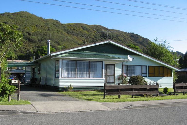 Photo of property in 10 Canterbury Street, Picton, 7220