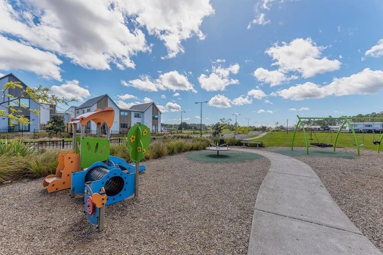 Photo of property in 4 Lumbarda Drive, Kumeu, 0810