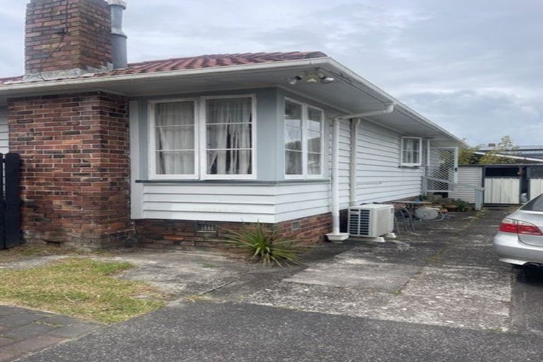 Photo of property in 1/166 Rangatira Road, Beach Haven, Auckland, 0626