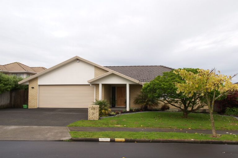 Photo of property in 9 Tolben Place, Golflands, Auckland, 2013