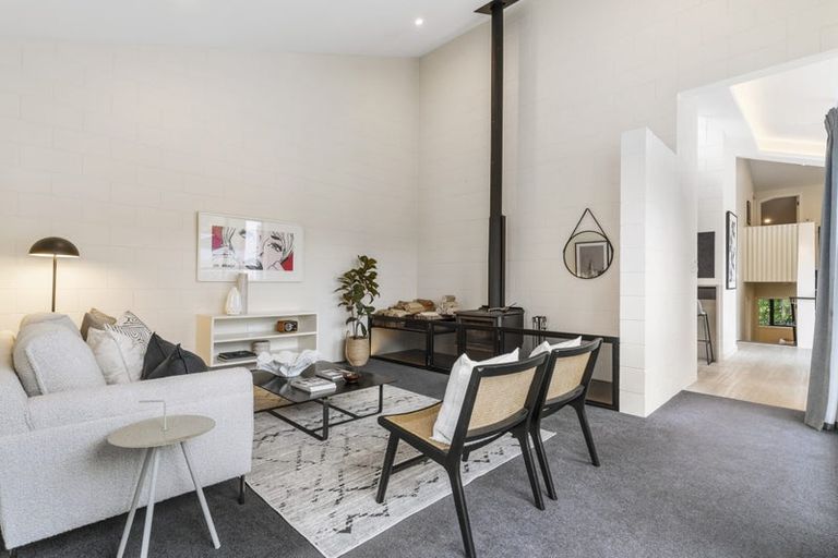 Photo of property in 11 Eugen Place, Bayview, Auckland, 0629