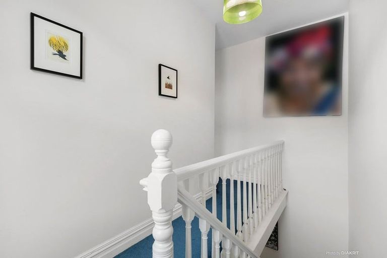 Photo of property in 18 Queen Street, Mount Victoria, Wellington, 6011