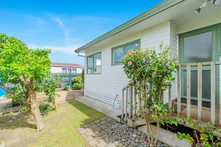Photo of property in 2/21 Alexander Street, Papakura, 2110