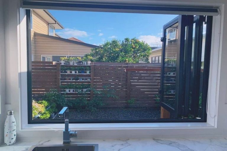 Photo of property in 39 Hinau Street, Woburn, Lower Hutt, 5011