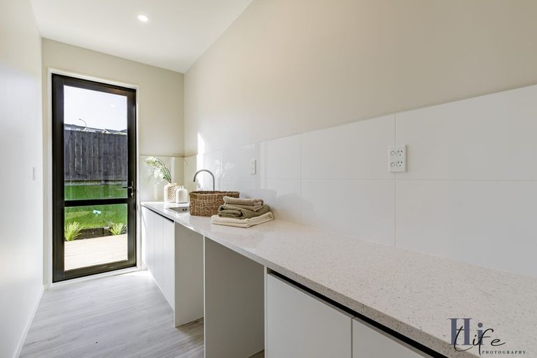 Photo of property in 8 Celestial Crescent, Orewa, 0931