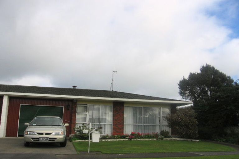 Photo of property in 5a Hollows Crescent, Takaro, Palmerston North, 4412