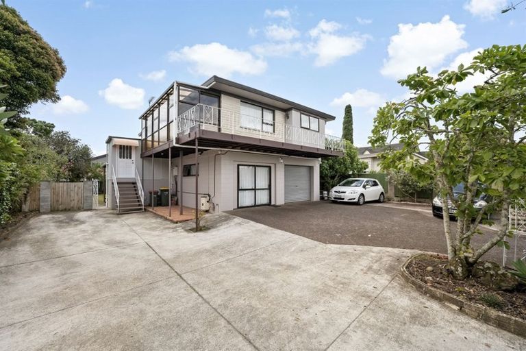 Photo of property in 30 Akoranga Drive, Northcote, Auckland, 0627
