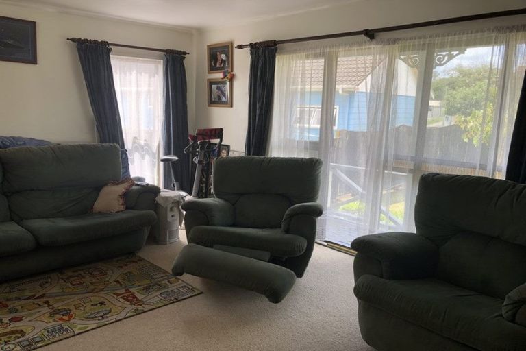 Photo of property in 3 Iris Place, Clendon Park, Auckland, 2103
