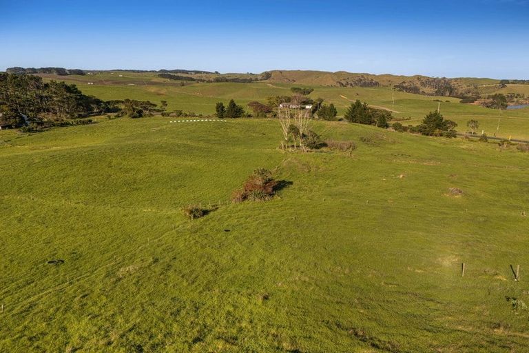 Photo of property in 2640 South Head Road, South Head, Helensville, 0874