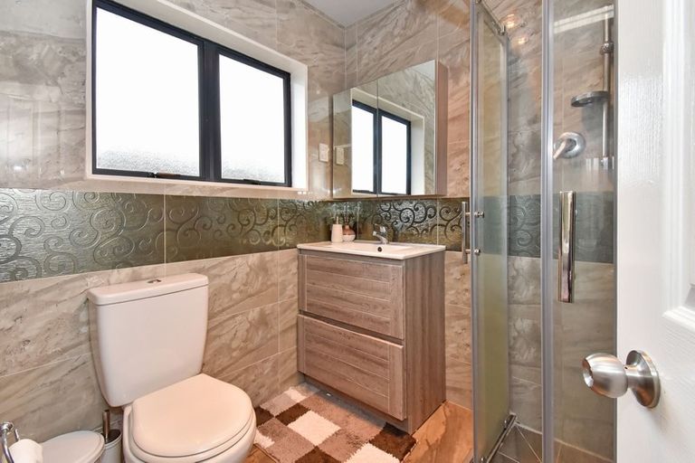 Photo of property in 12 Carn Place, Weymouth, Auckland, 2103