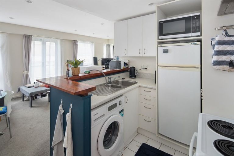 Photo of property in Terrace Heights Apartments, 5f/163 The Terrace, Wellington Central, Wellington, 6011