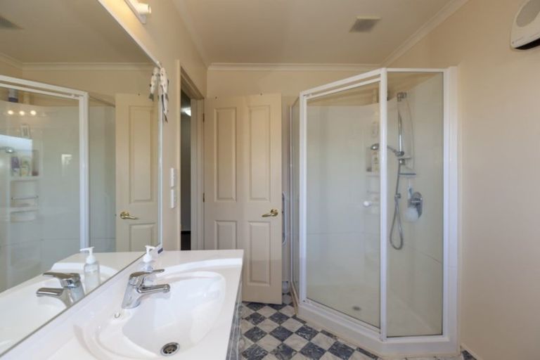 Photo of property in 83 Guildford Drive, Paraparaumu, 5032