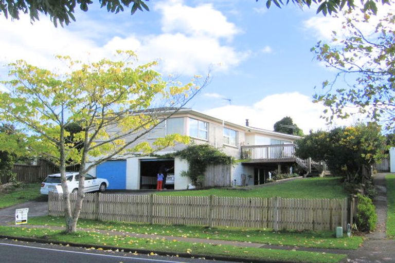 Photo of property in 33 Mirrabooka Avenue, Botany Downs, Auckland, 2010