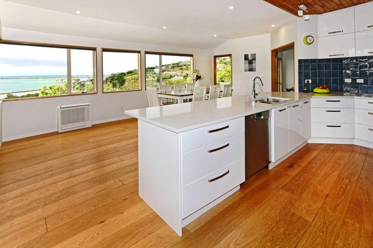 Photo of property in 22 La Costa Lane, Mount Pleasant, Christchurch, 8081