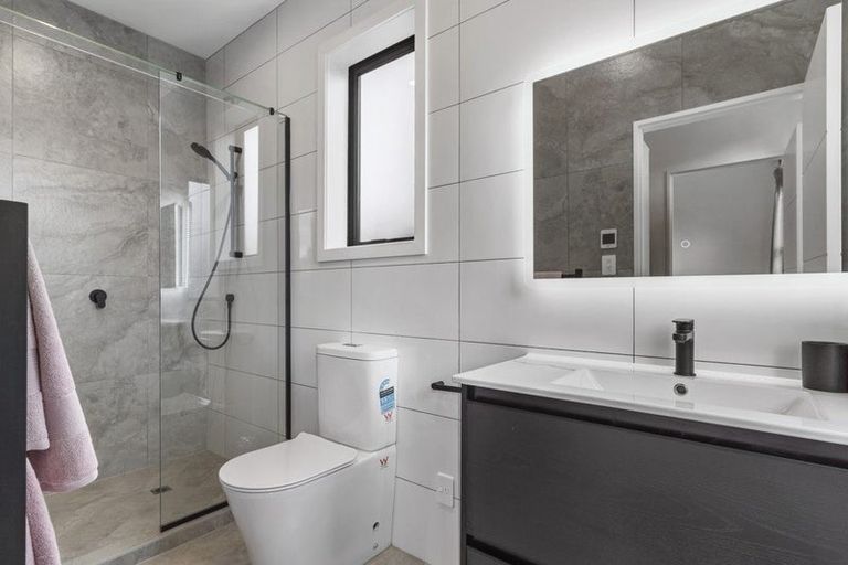 Photo of property in 10 Huaota Place, Botany Downs, Auckland, 2010