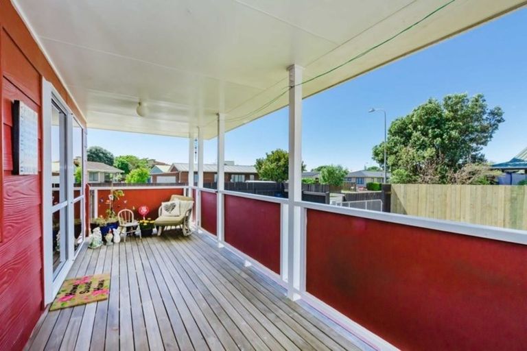 Photo of property in 96 Queens Road, Waikanae Beach, Waikanae, 5036