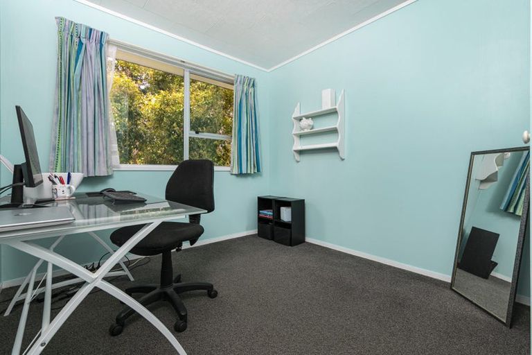 Photo of property in 9 Denver Avenue, Sunnyvale, Auckland, 0612