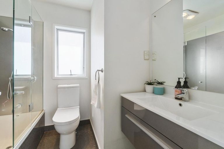 Photo of property in 15a Waipani Road, Te Atatu Peninsula, Auckland, 0610