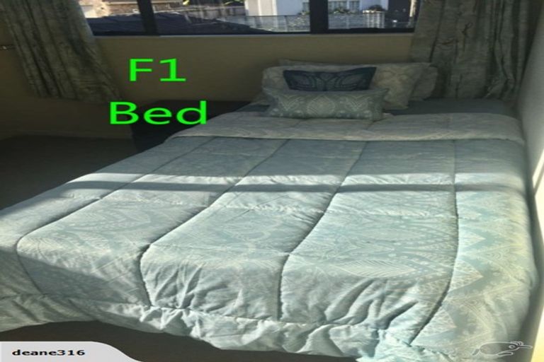 Photo of property in 11 Catlins Place, Fairview Heights, Auckland, 0632