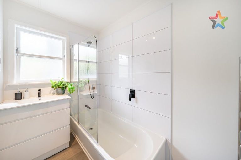 Photo of property in 64 Oakleigh Street, Maungaraki, Lower Hutt, 5010