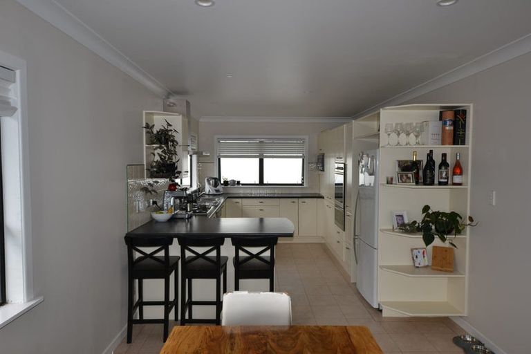 Photo of property in 2/42 Aberdeen Road, Campbells Bay, Auckland, 0620