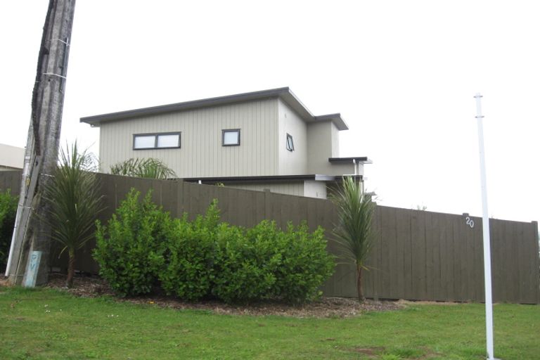 Photo of property in 2 Glen Vista Place, Bayview, Auckland, 0629