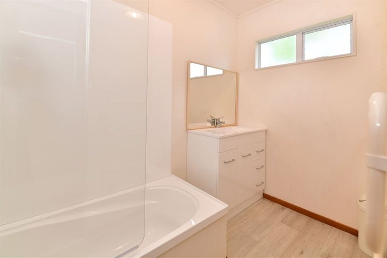 Photo of property in 14a Jean Place, Stanmore Bay, Whangaparaoa, 0932