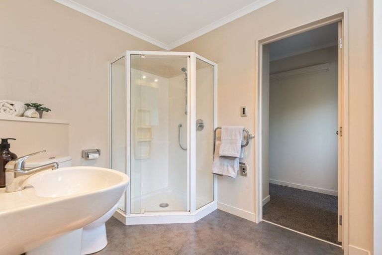 Photo of property in 88 Summerhill Drive, Fitzherbert, Palmerston North, 4410