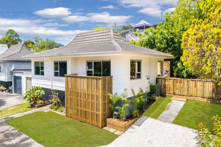 Photo of property in 2/22 Sandiacre Way, Browns Bay, Auckland, 0630