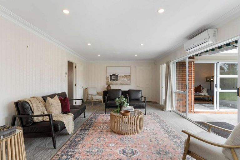 Photo of property in 14 Chippewa Place, Conifer Grove, Takanini, 2112