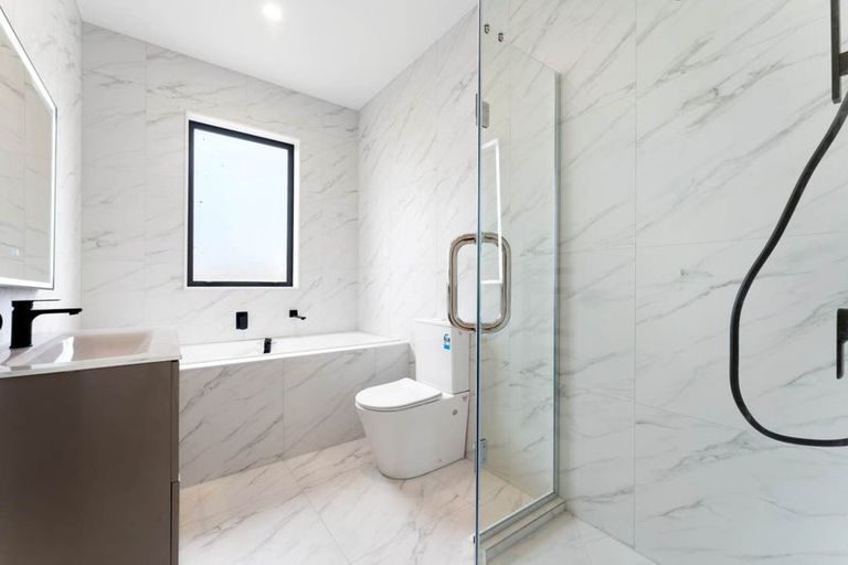 Photo of property in 32 Puhikawa Street, Massey, Auckland, 0614