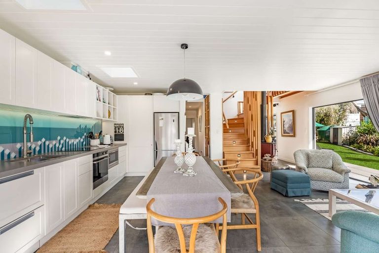 Photo of property in 6 Endeavour Place, Cooks Beach, Whitianga, 3591